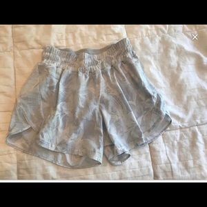 Lululemon Track that short 5” lined